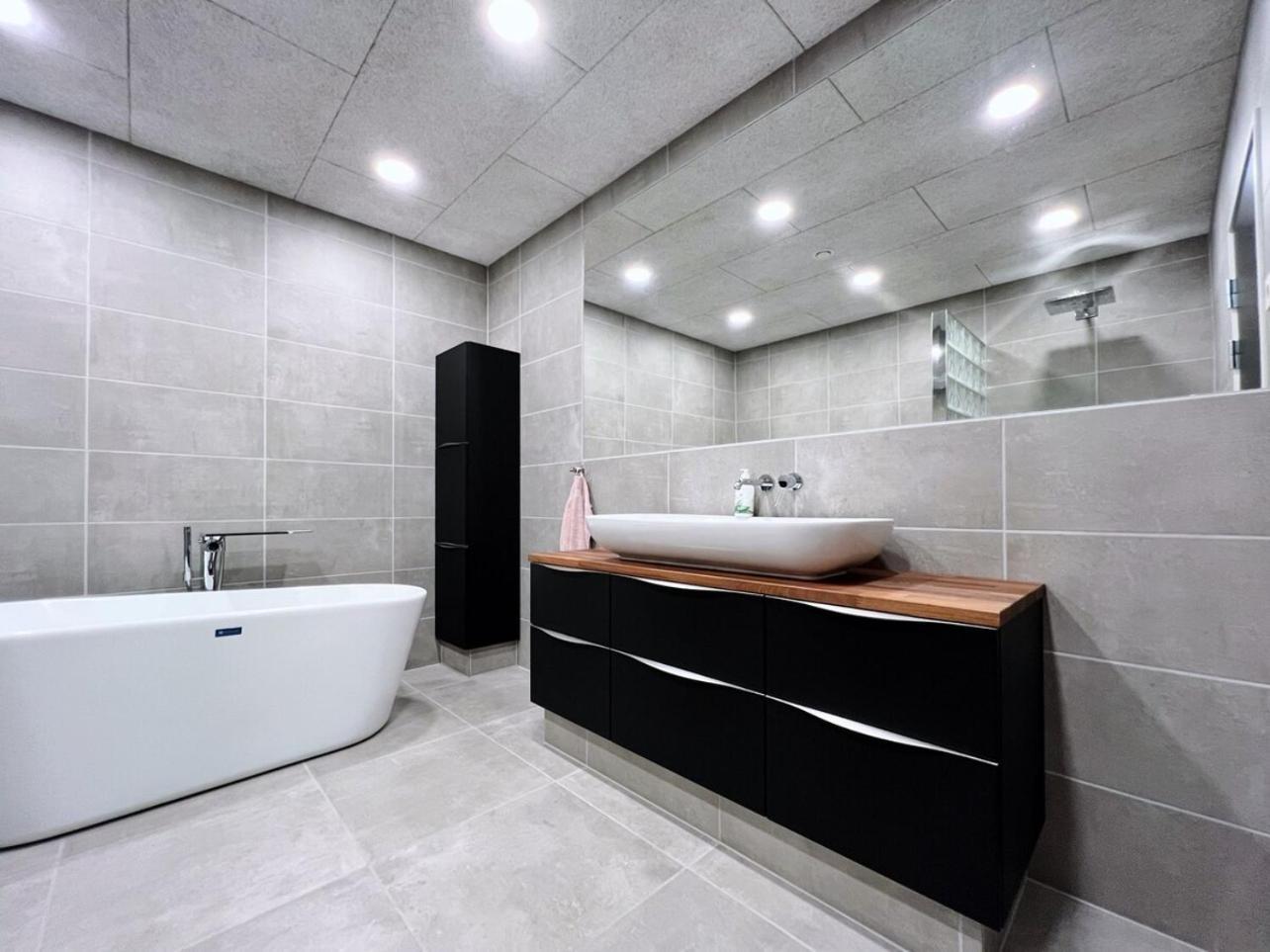 Stunning Ocean View Penthouse Apartment Oravik Buitenkant foto
